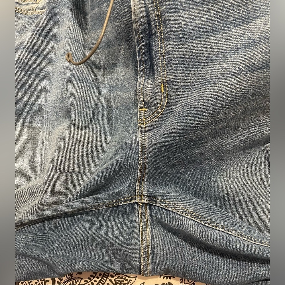 Old Navy Plus Rockstar Super Skinny Mid-Rise Jean w/ Frayed Hem-Medium Wash, 28W - Picture 4 of 4